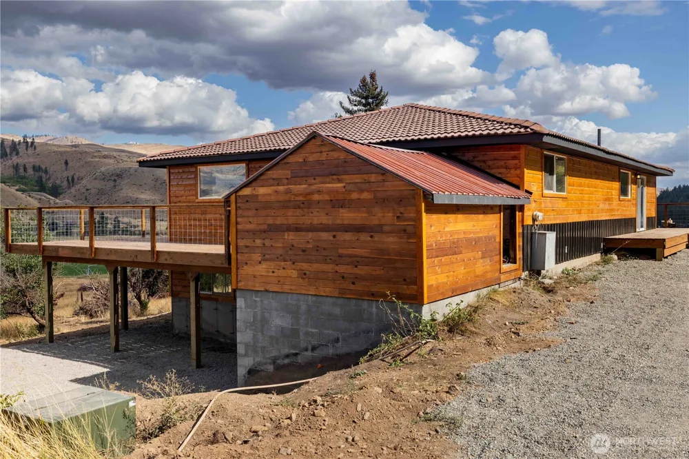 1941 Highway 153 Carlton, WA 98814