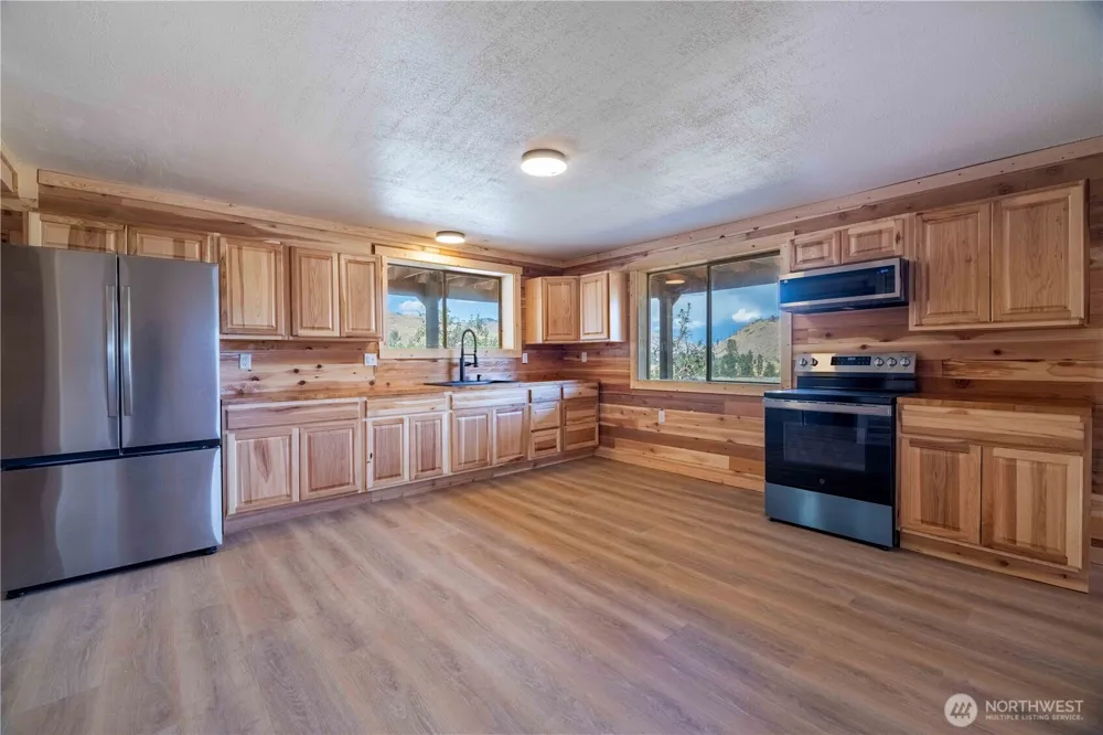 1941 Highway 153 Carlton, WA 98814