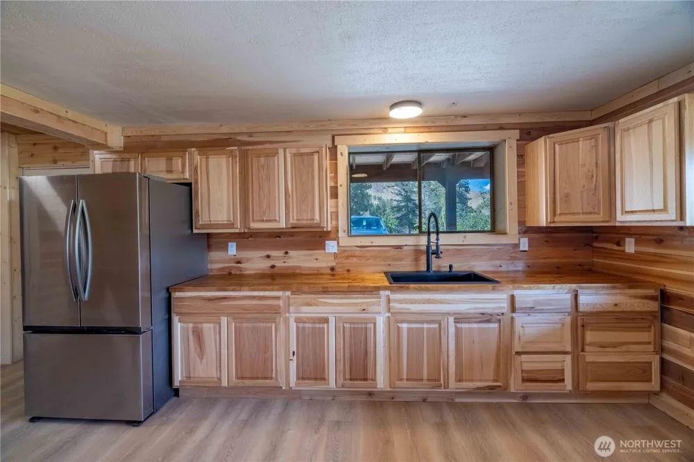 1941 Highway 153 Carlton, WA 98814
