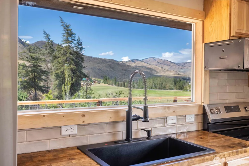 1941 Highway 153 Carlton, WA 98814