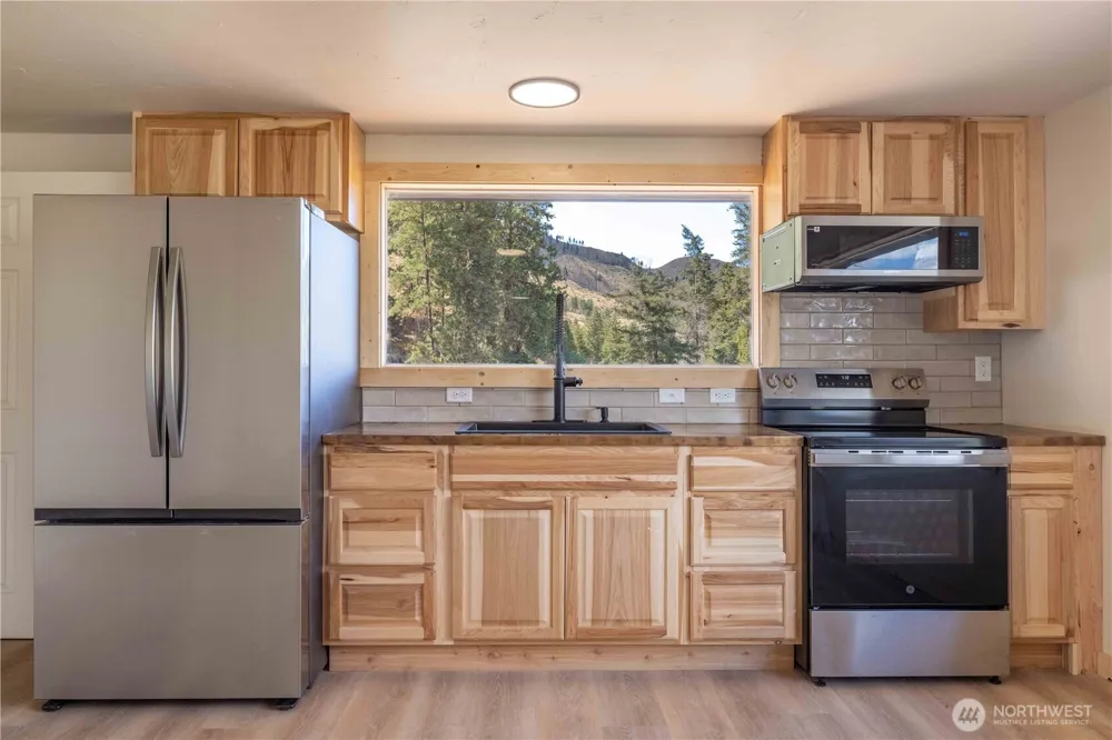 1941 Highway 153 Carlton, WA 98814