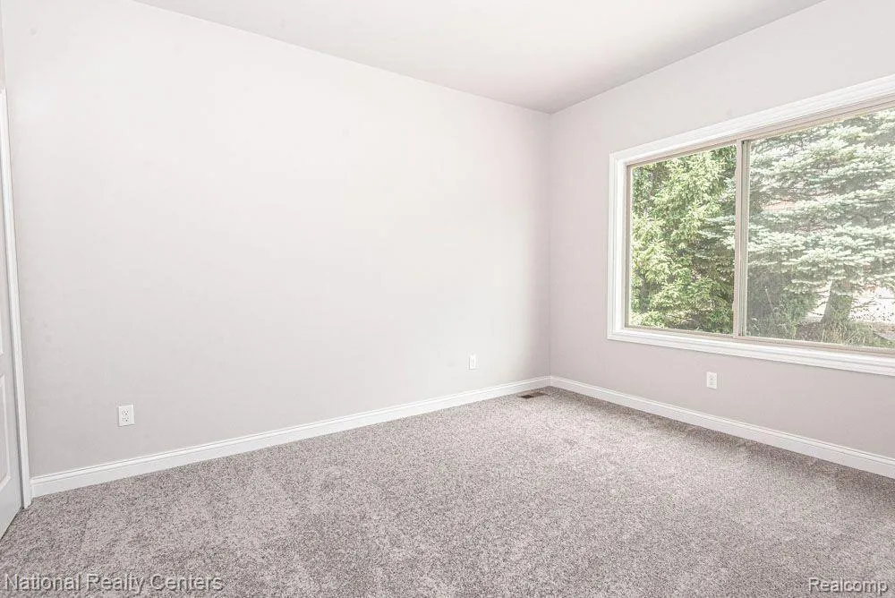 941 Guenevere Drive Oxford Charter Township, MI 48371