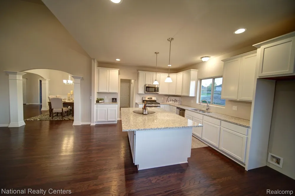 941 Guenevere Drive Oxford Charter Township, MI 48371