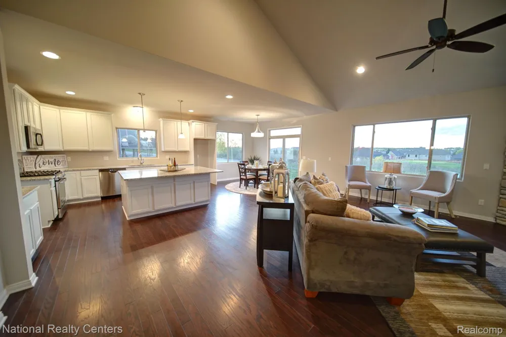941 Guenevere Drive Oxford Charter Township, MI 48371