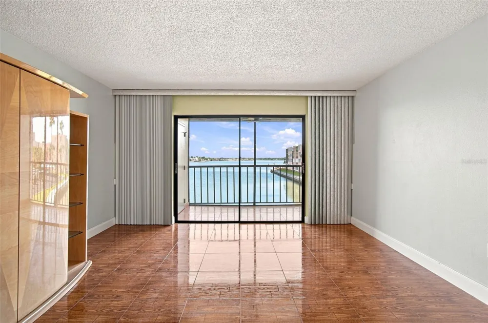 7700 SUN ISLAND DRIVE S #202 South Pasadena, FL 33707