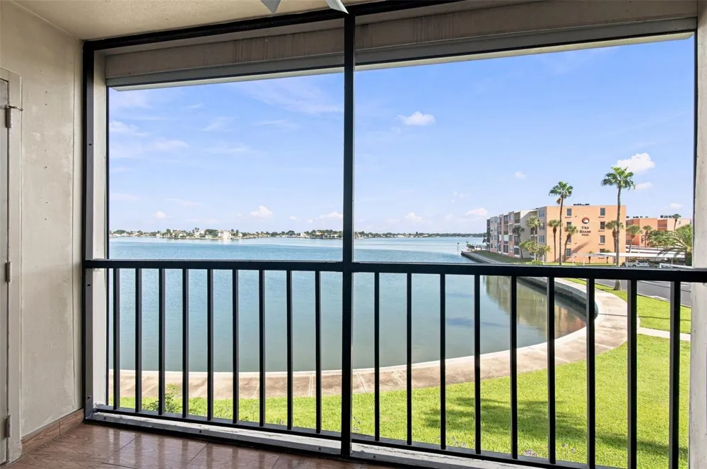 7700 SUN ISLAND DRIVE S #202 South Pasadena, FL 33707