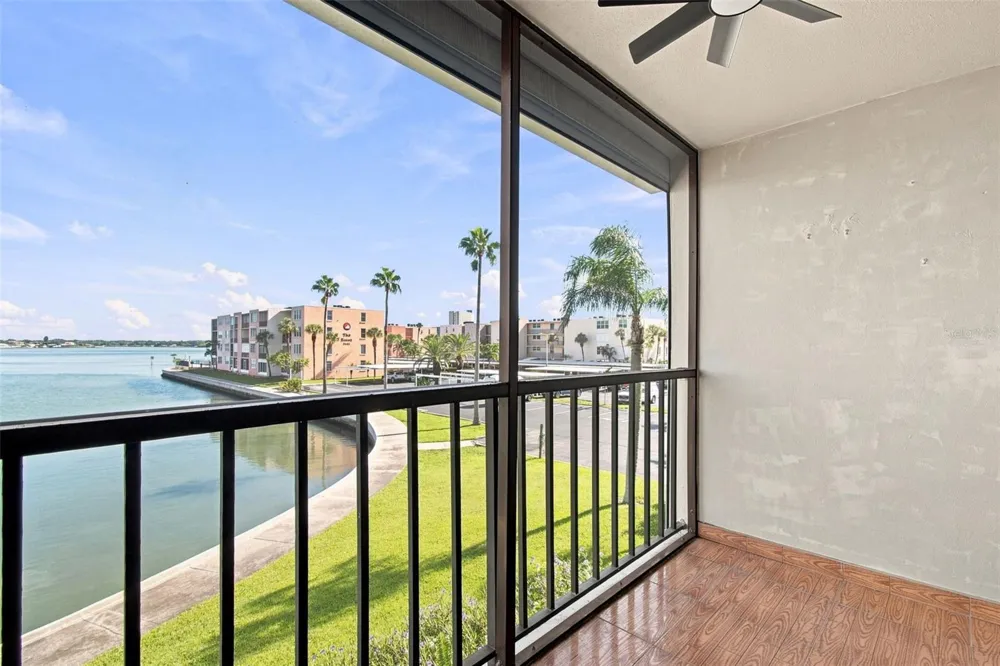 7700 SUN ISLAND DRIVE S #202 South Pasadena, FL 33707