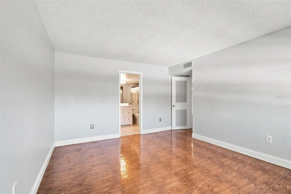 7700 SUN ISLAND DRIVE S #202 South Pasadena, FL 33707