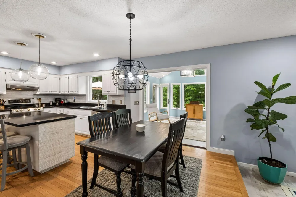 4747 Burr Oak Street Eagan, MN 55122