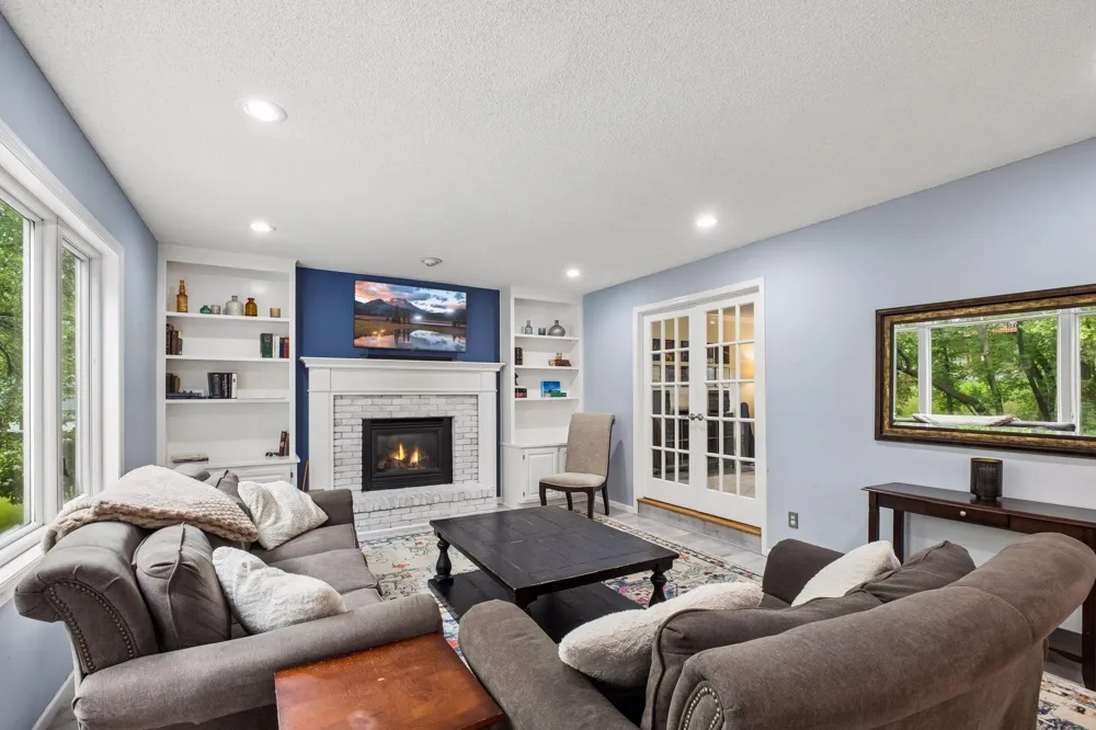 4747 Burr Oak Street Eagan, MN 55122
