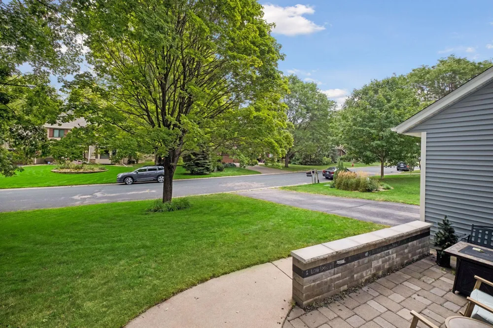 4747 Burr Oak Street Eagan, MN 55122
