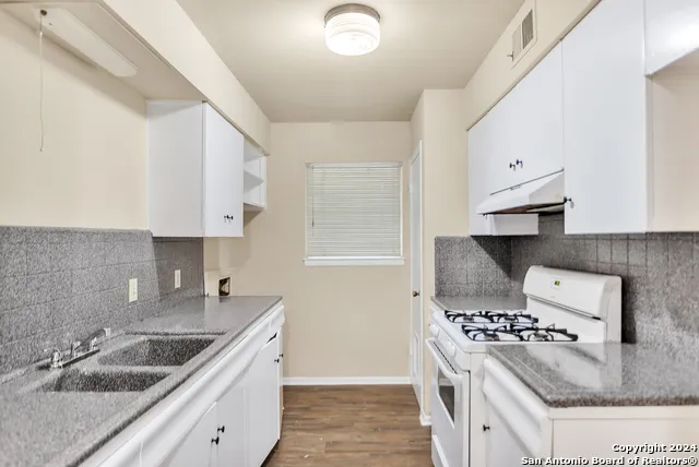 2730 NACOGDOCHES RD San Antonio, TX 78217