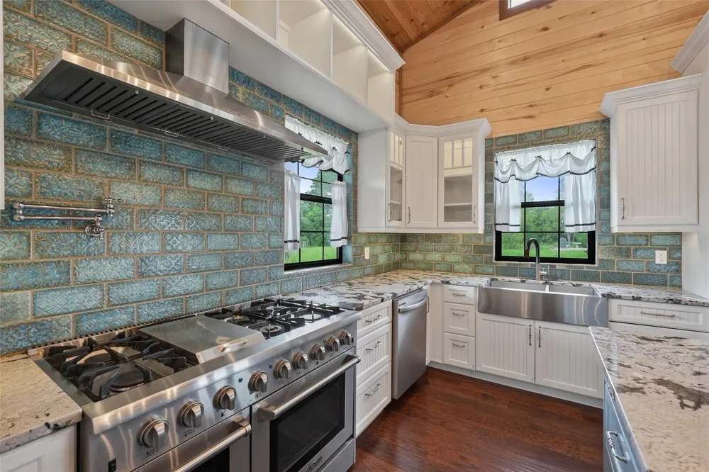 26534 Mitchell Road Hempstead, TX 77445