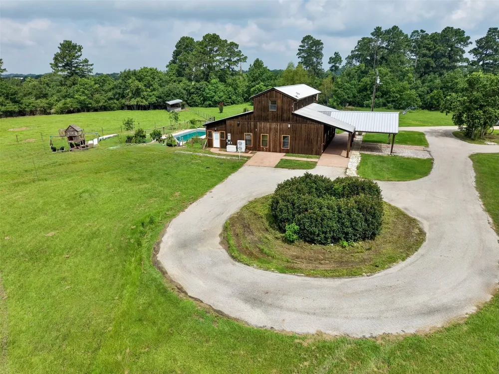 26534 Mitchell Road Hempstead, TX 77445