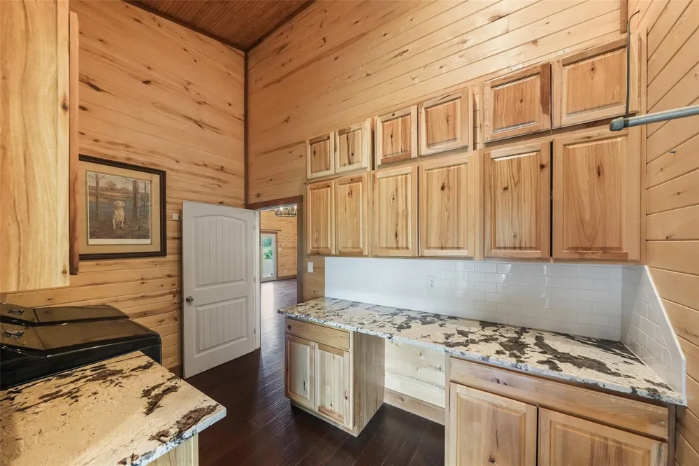 26534 Mitchell Road Hempstead, TX 77445