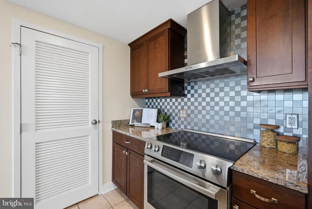 1530 KEY BOULEVARD #520 Arlington, VA 22209