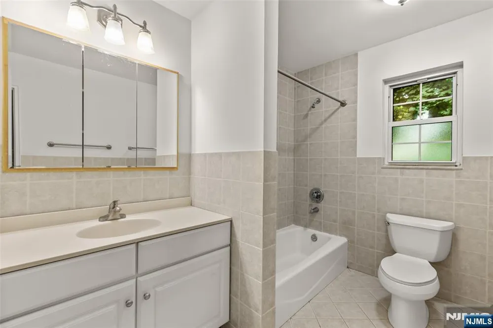 87 Poplar Street 4 Ramsey, NJ 07644