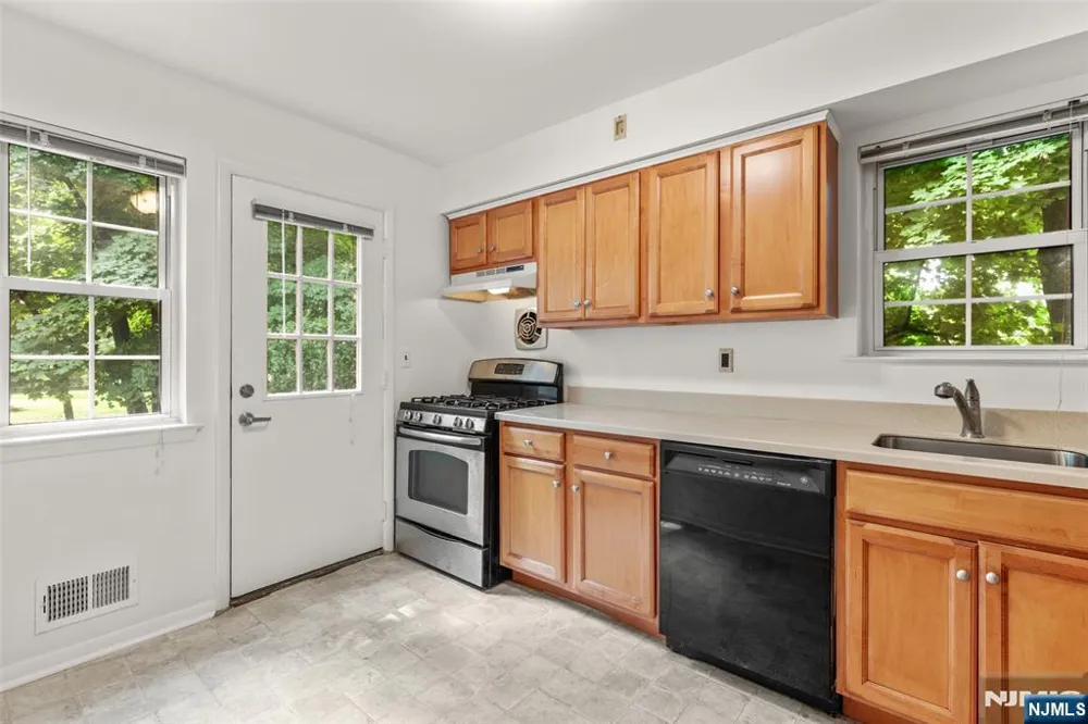 87 Poplar Street 4 Ramsey, NJ 07644