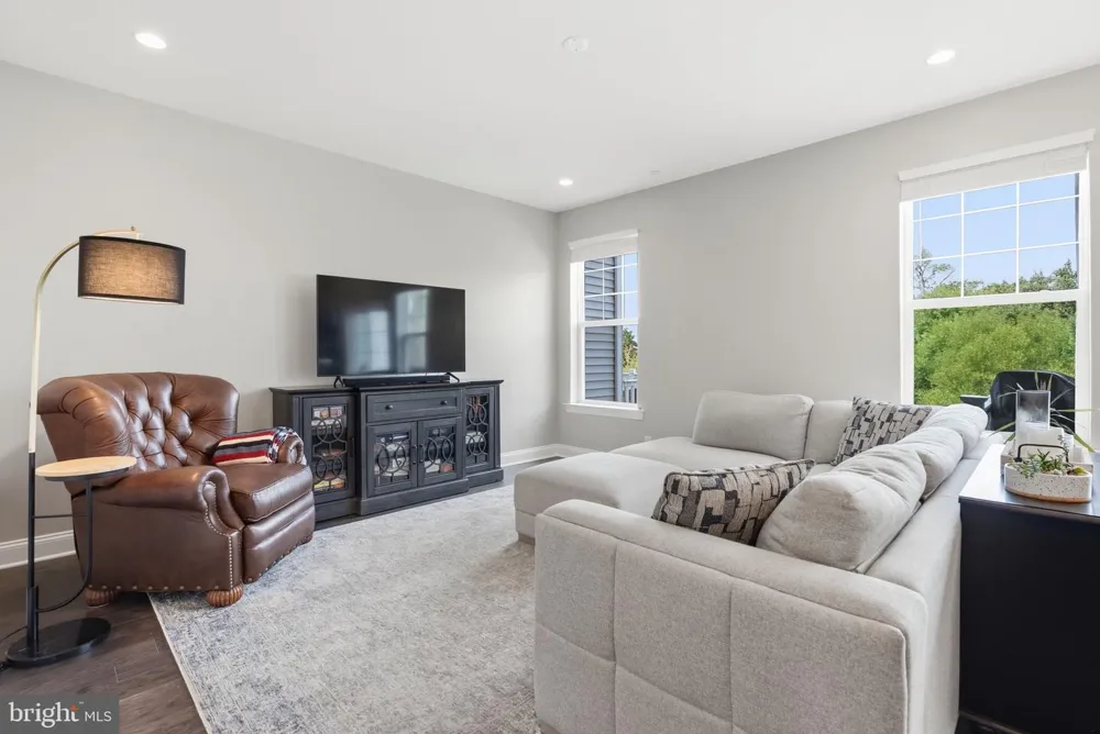 318 RIDGEWOOD DRIVE #           Royersford, PA 19468
