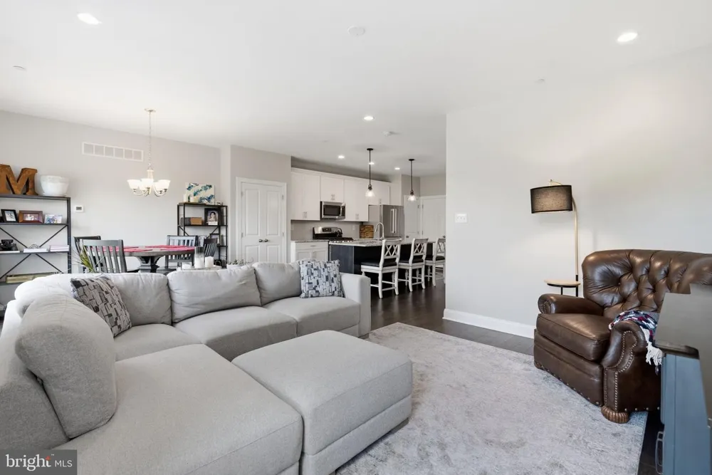 318 RIDGEWOOD DRIVE #           Royersford, PA 19468