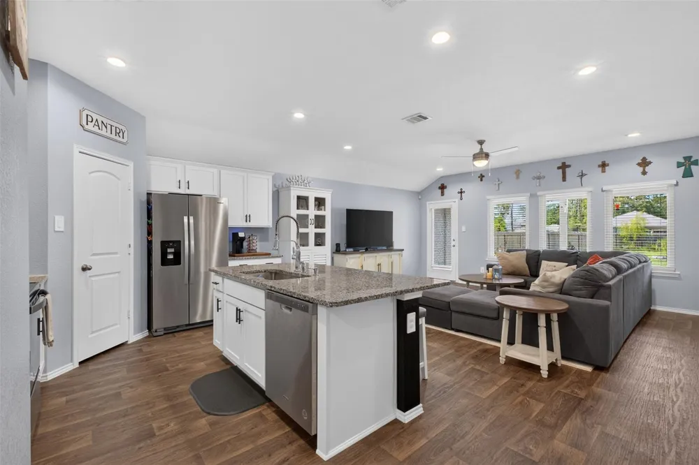 815 Republic Road New Caney, TX 77357