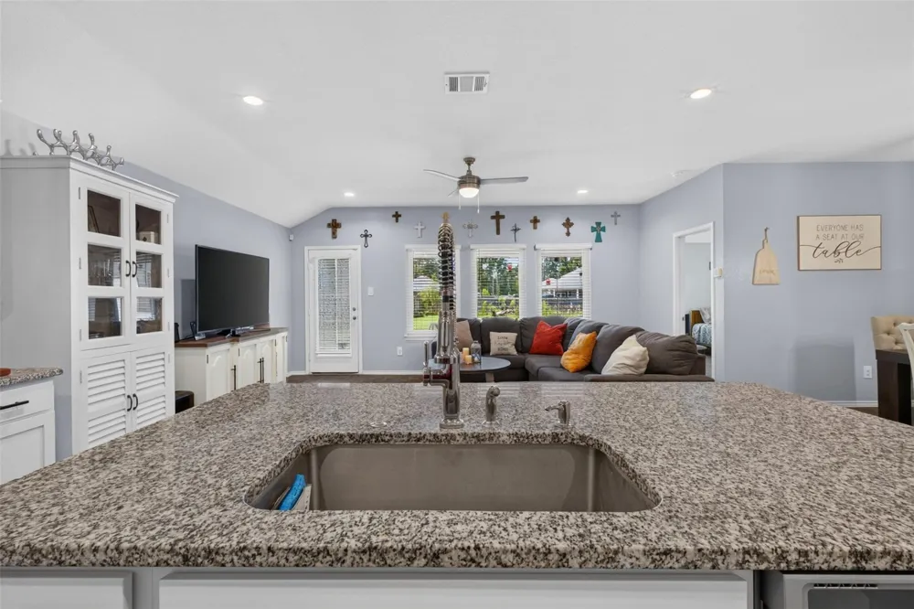 815 Republic Road New Caney, TX 77357