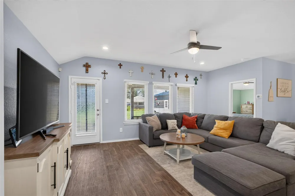 815 Republic Road New Caney, TX 77357