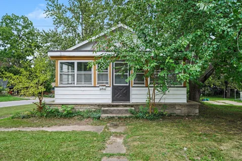 952 Calvary Avenue NW