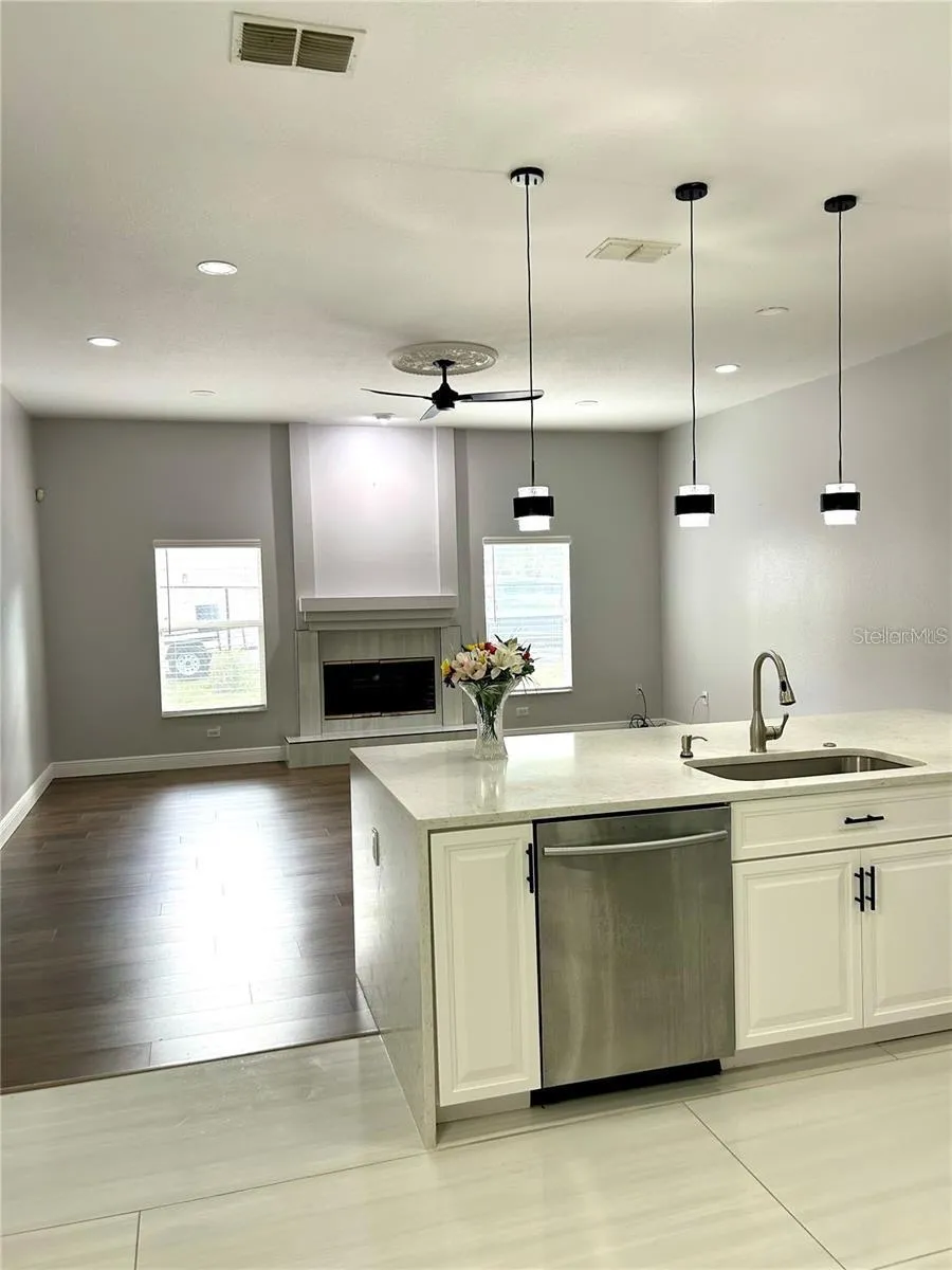 12221 ANNE KENIA DRIVE Thonotosassa, FL 33592