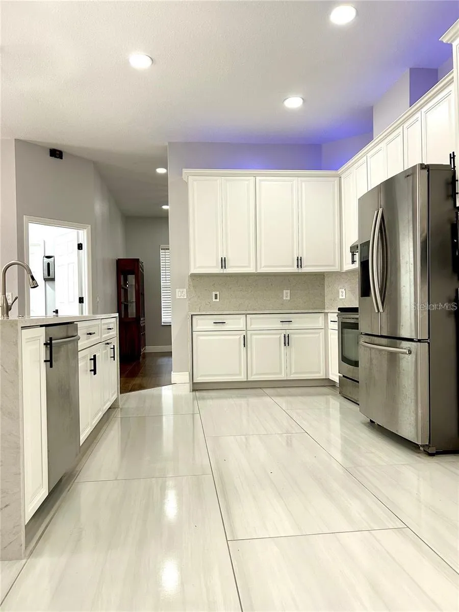 12221 ANNE KENIA DRIVE Thonotosassa, FL 33592
