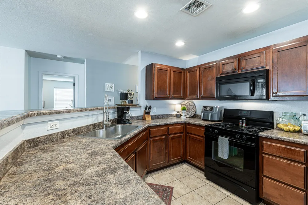 25057 S Roselake Drive Claremore, OK 74019