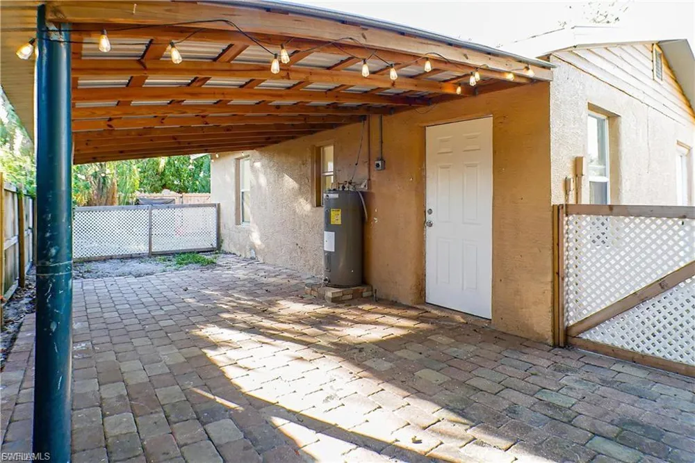 3042 Douglas Avenue Fort Myers, FL 33916