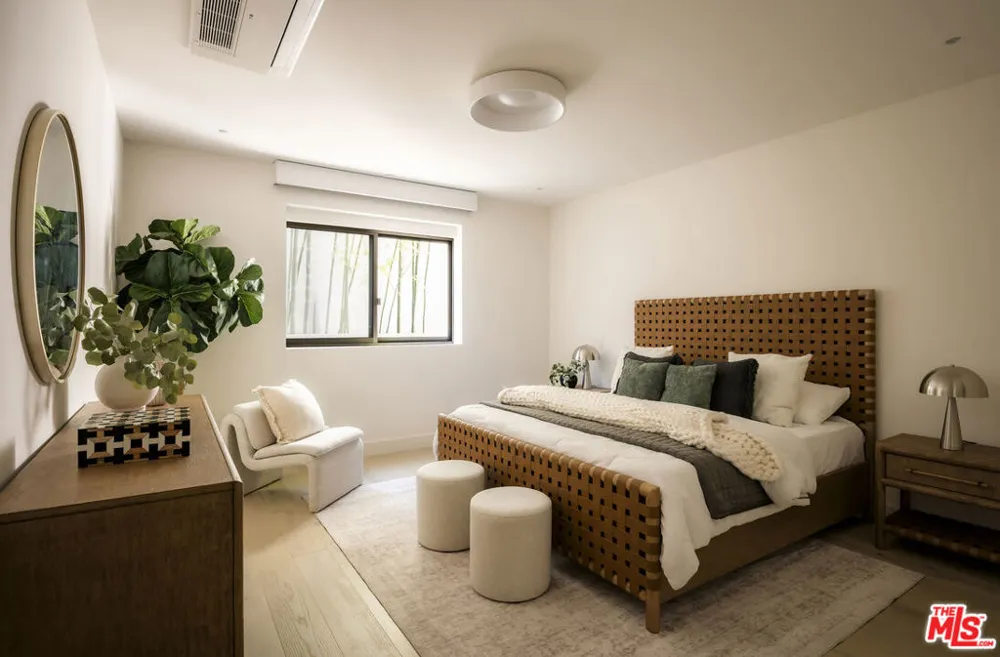 1644 Malcolm Avenue #230 Los Angeles, CA 90024