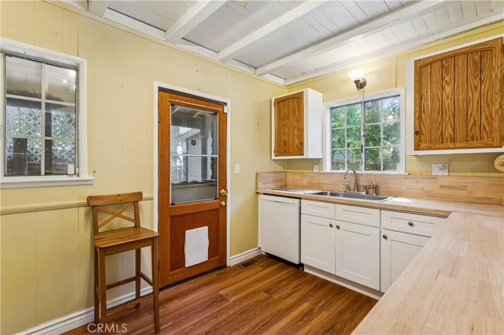 31655 Valley View Running Springs, CA 92382