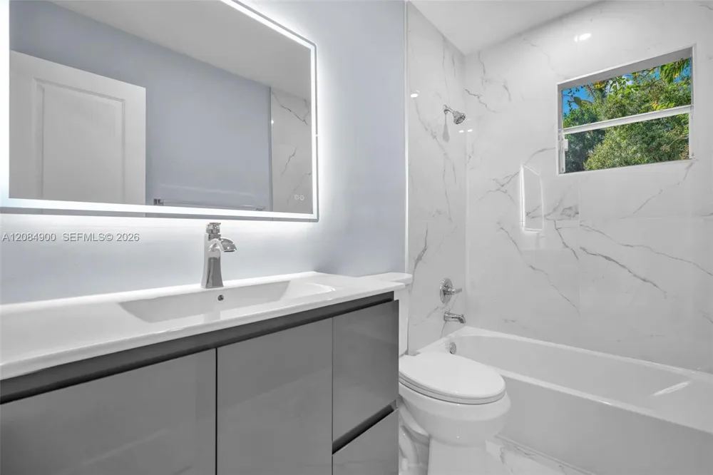 370 NW 14th St Pompano Beach, FL 33060