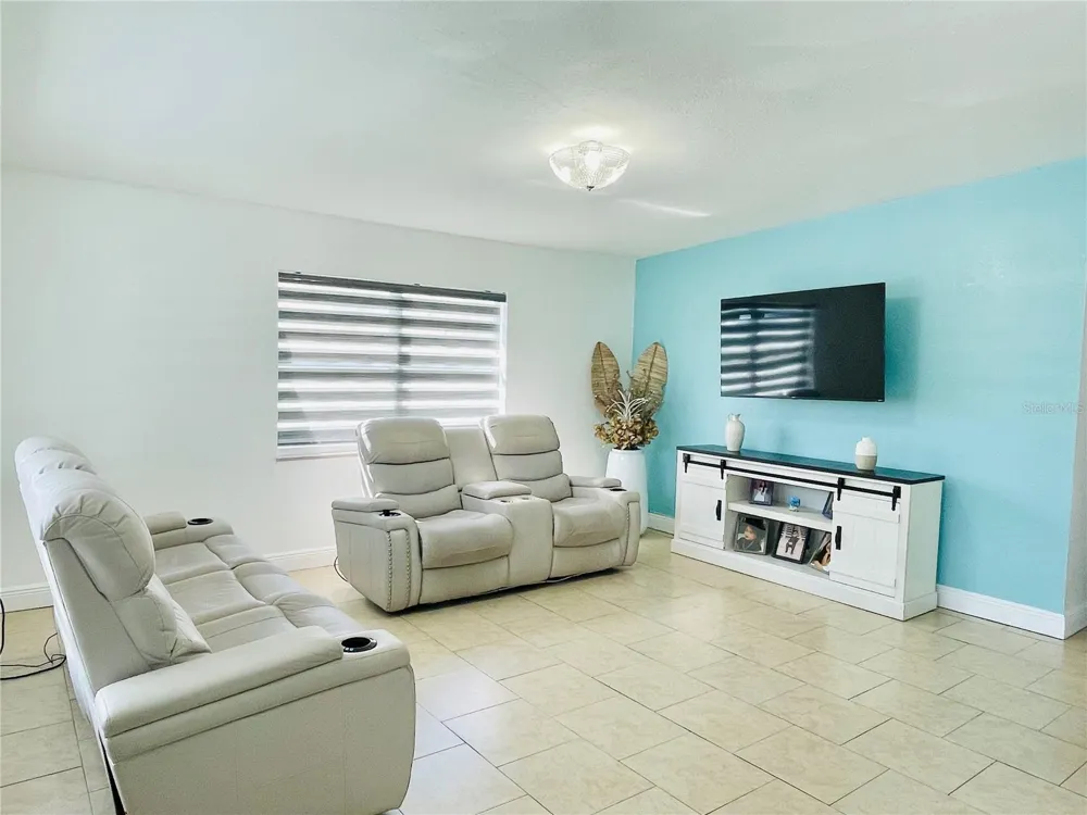 2307 W HAMILTON AVENUE Tampa, FL 33604