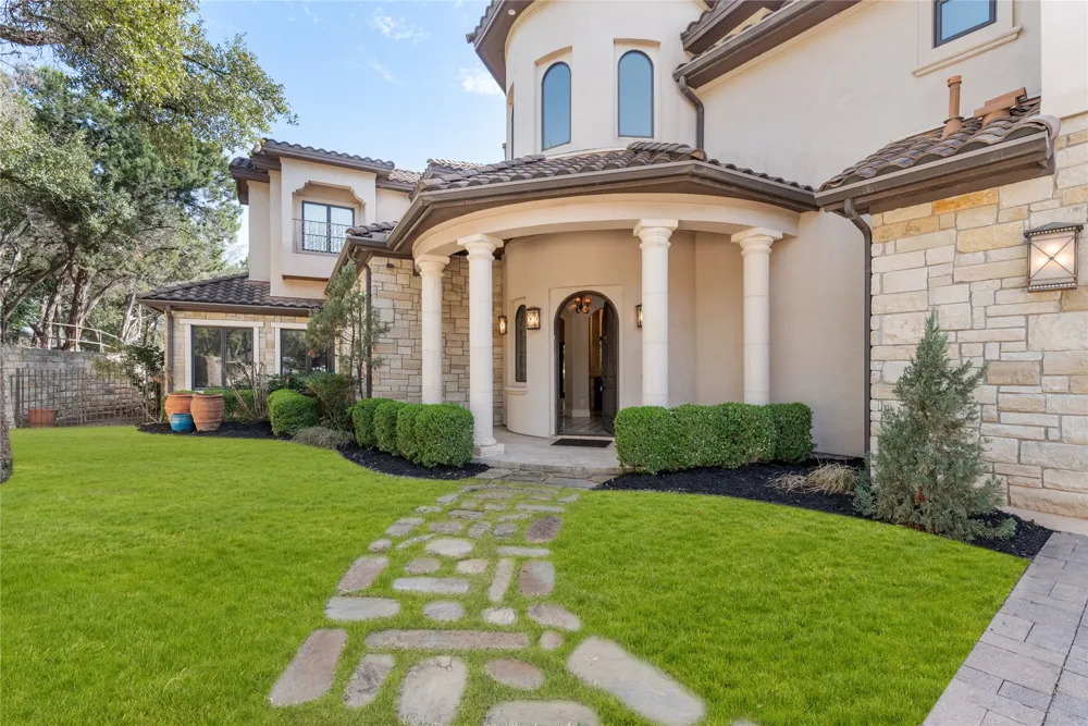 303 Camino Arbolago Street Lakeway, TX 78734