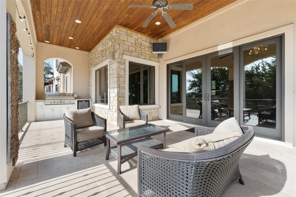 303 Camino Arbolago Street Lakeway, TX 78734