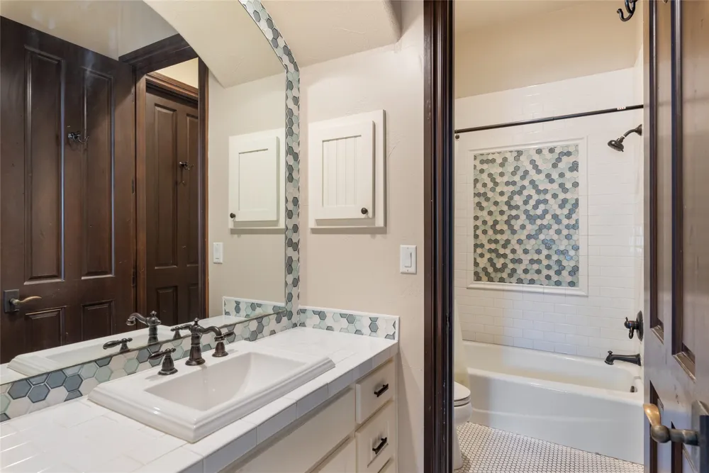 303 Camino Arbolago Street Lakeway, TX 78734