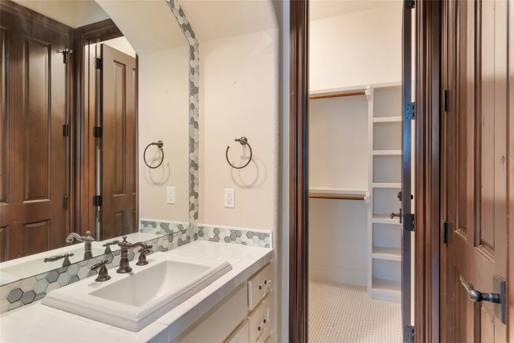 303 Camino Arbolago Street Lakeway, TX 78734