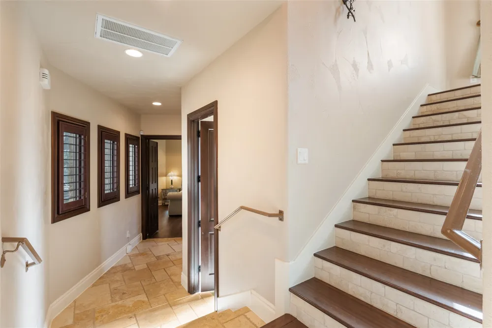 303 Camino Arbolago Street Lakeway, TX 78734