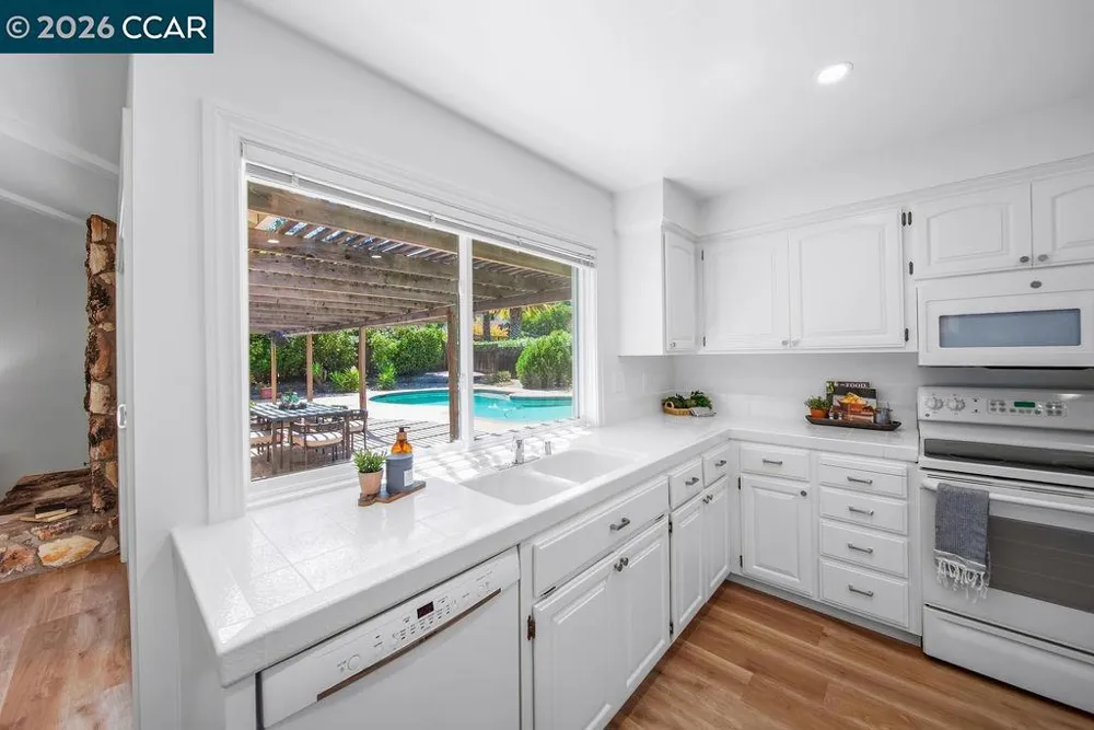 945 Natchez Dr Walnut Creek, CA 94598