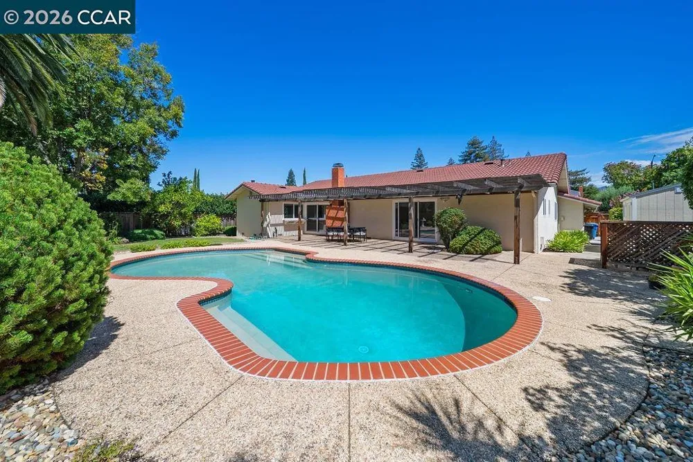 945 Natchez Dr Walnut Creek, CA 94598