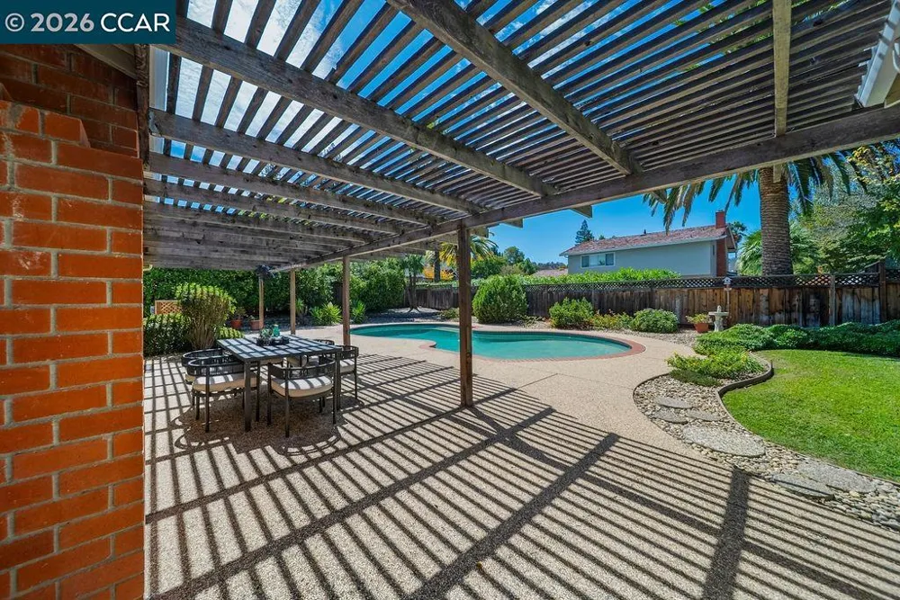 945 Natchez Dr Walnut Creek, CA 94598