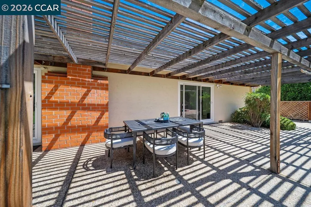 945 Natchez Dr Walnut Creek, CA 94598