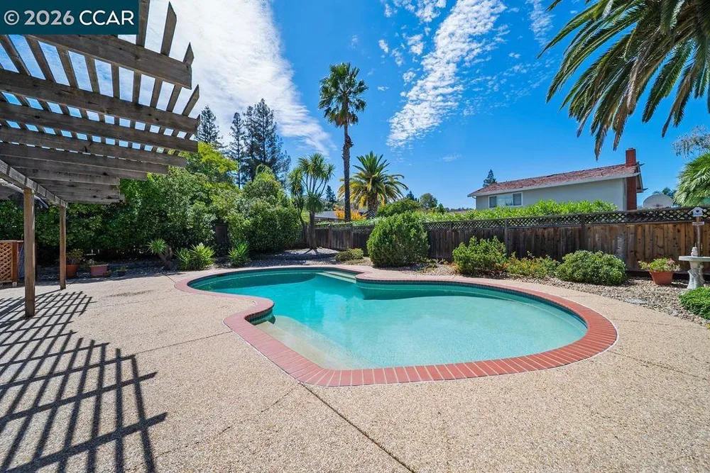 945 Natchez Dr Walnut Creek, CA 94598