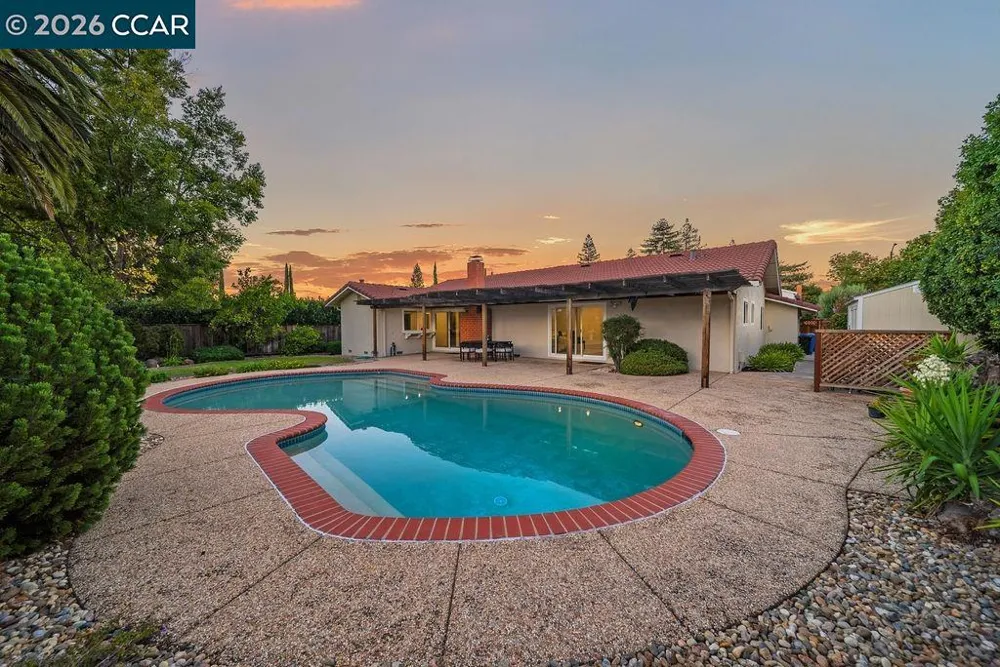945 Natchez Dr Walnut Creek, CA 94598