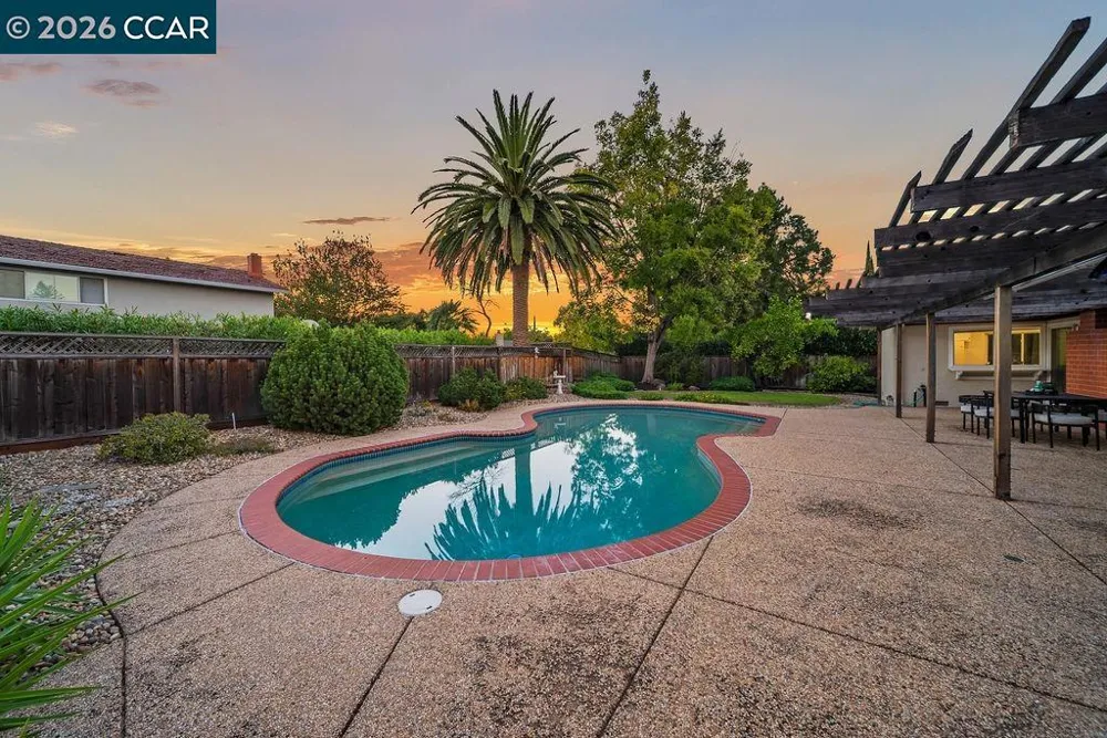 945 Natchez Dr Walnut Creek, CA 94598