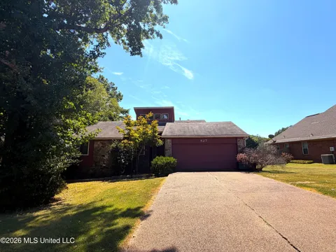 827 Tall Pine Cove