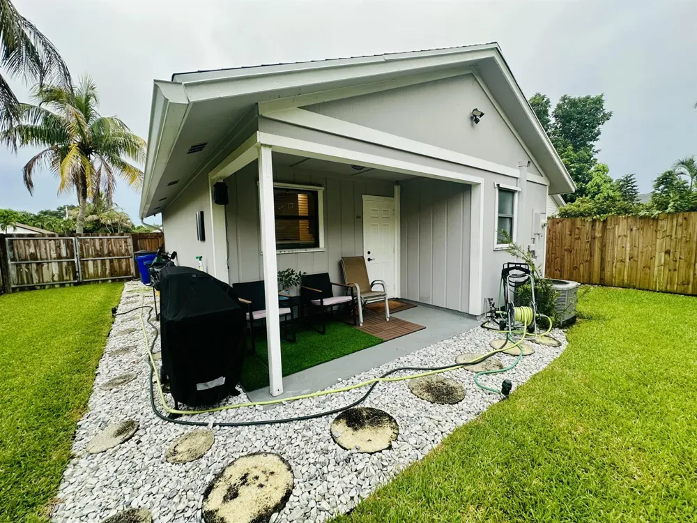 8715 SOL TERRACE West Palm Beach, FL 33403